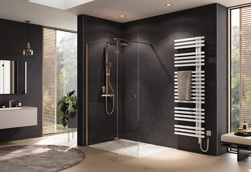 Stilvolles Badezimmer mit rollstuhlgerechter Dusche
